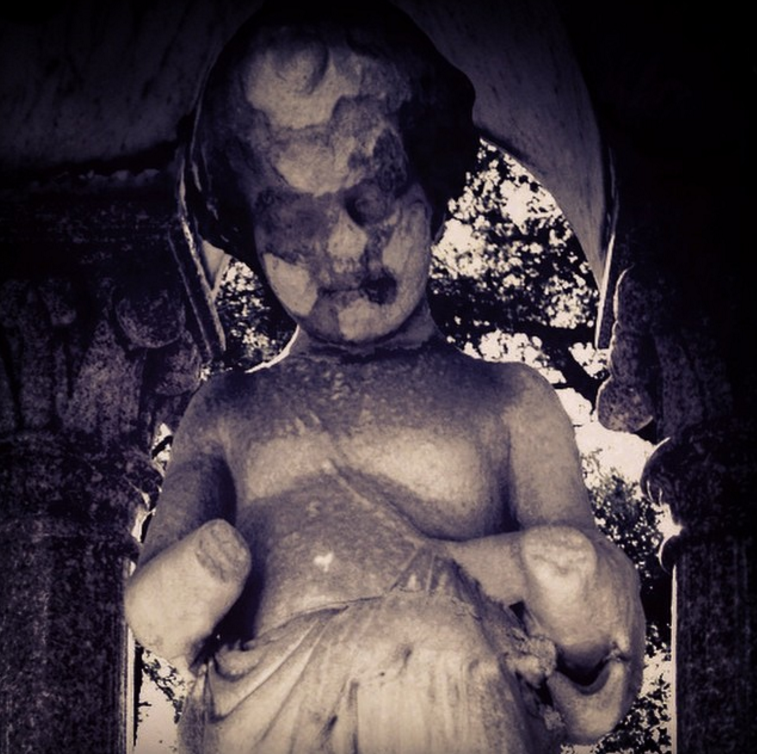 17 najbardziej przerażających cmentarnych pomników