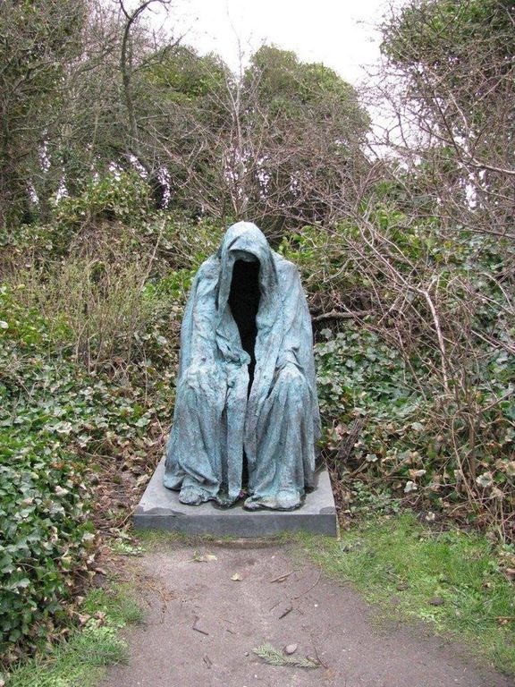 17 najbardziej przerażających cmentarnych pomników